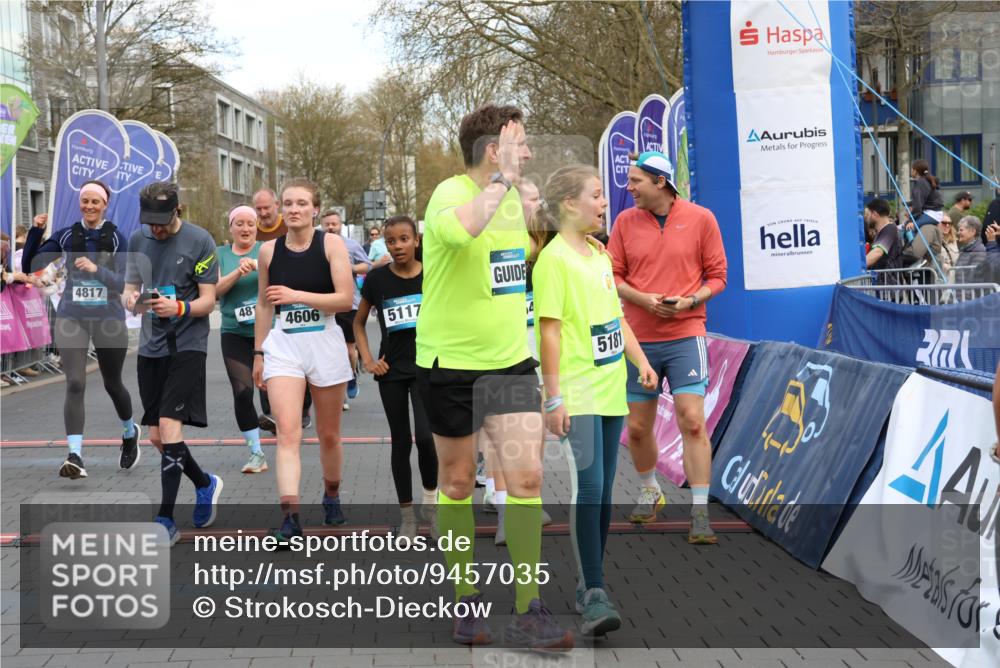 12.04.2026 - 45. Internationalen Wilhelmsburger Insellauf Strokosch-Dieckow http://msf.ph/oto/9457035 12.04.2026 13:02:46 Ziel 5181, 5117 meine-sportfotos.de