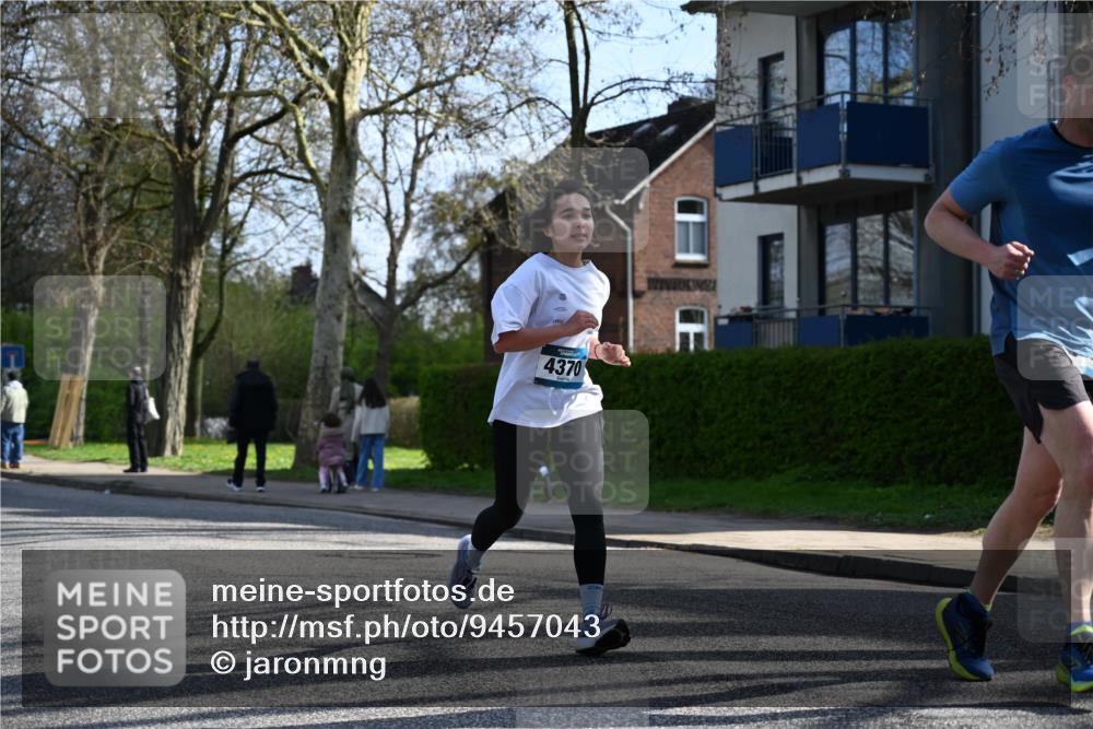 12.04.2026 - 45. Internationalen Wilhelmsburger Insellauf J. Mangold http://msf.ph/oto/9457043 12.04.2026 10:32:26 Ziel 4554, 4378, 3675, 3876, 3506, 4370, 3983, 3114, 4150, 3296, 3323, 5639, 2071, 3014, 5623, 3708, 4322, 3327 meine-sportfotos.de