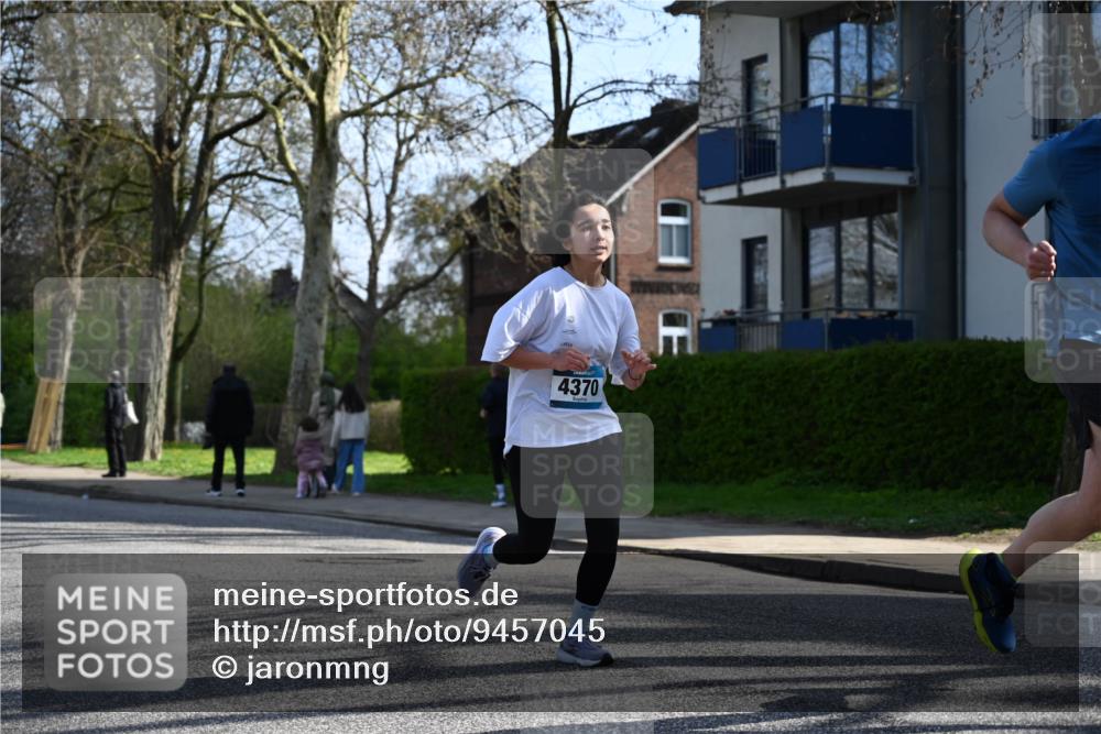 12.04.2026 - 45. Internationalen Wilhelmsburger Insellauf J. Mangold http://msf.ph/oto/9457045 12.04.2026 10:32:26 Ziel 4554, 4378, 3675, 3876, 3506, 4370, 3983, 3114, 4150, 3296, 3323, 5639, 2071, 3014, 5623, 3708, 4322, 3327 meine-sportfotos.de