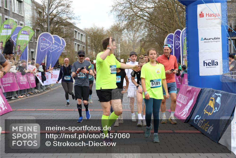 12.04.2026 - 45. Internationalen Wilhelmsburger Insellauf Strokosch-Dieckow http://msf.ph/oto/9457060 12.04.2026 13:02:45 Ziel 5181, 5117, 4606, 4817 meine-sportfotos.de
