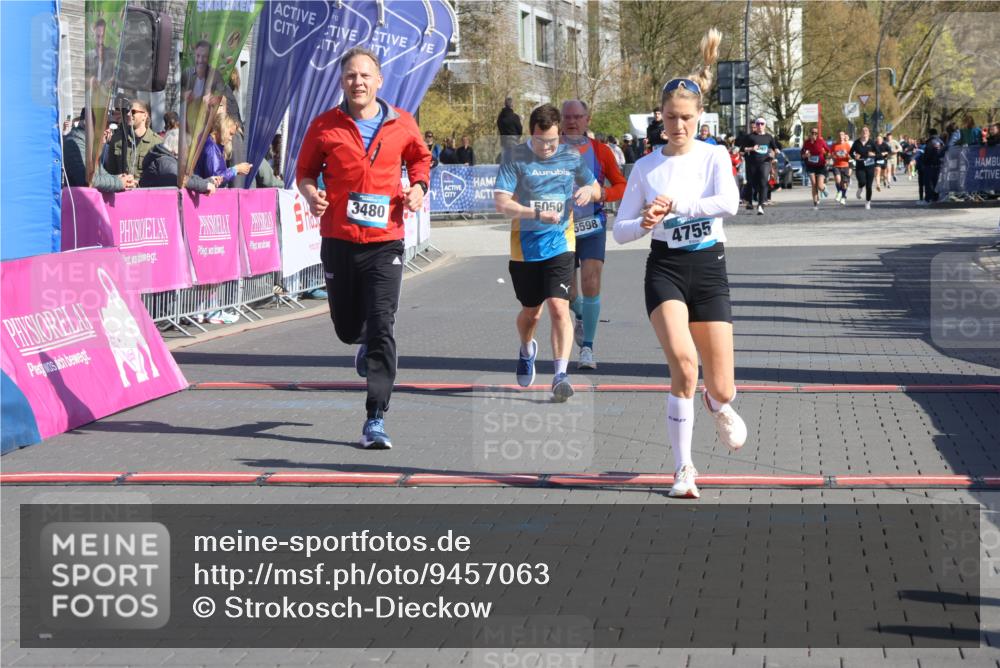12.04.2026 - 45. Internationalen Wilhelmsburger Insellauf Strokosch-Dieckow http://msf.ph/oto/9457063 12.04.2026 10:46:41 Ziel 4755, 3480, 5050, 5598 meine-sportfotos.de