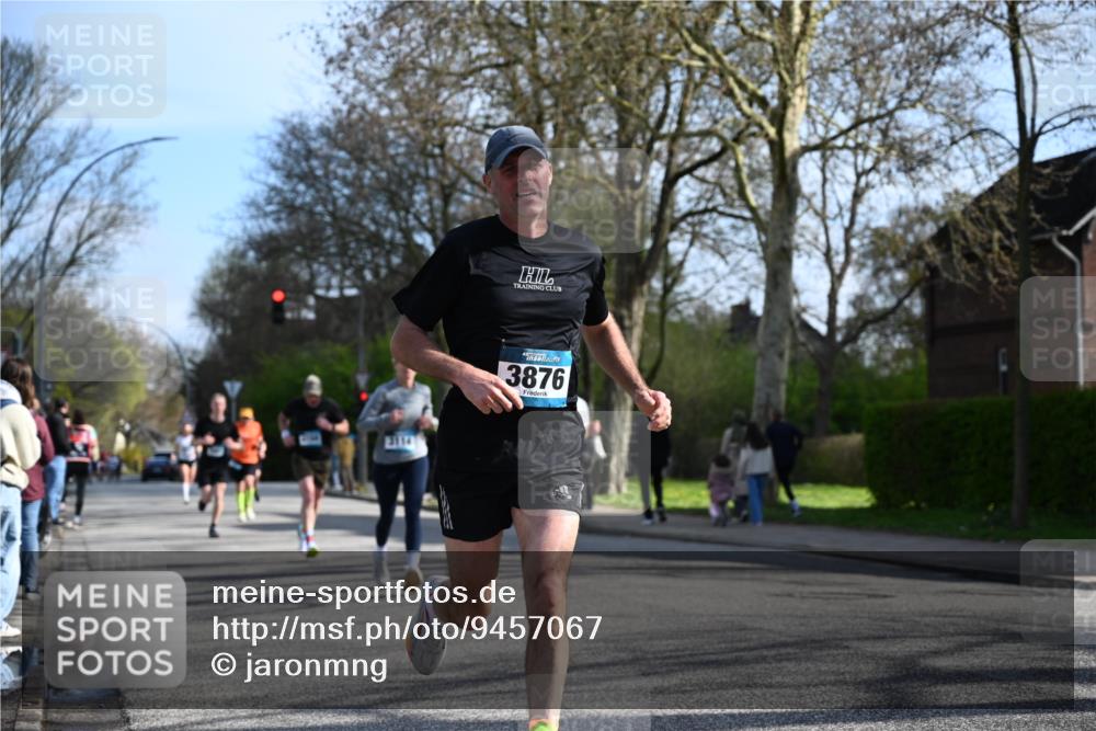 12.04.2026 - 45. Internationalen Wilhelmsburger Insellauf J. Mangold http://msf.ph/oto/9457067 12.04.2026 10:32:29 Ziel 4378, 3675, 3876, 3506, 4370, 3983, 3114, 4150, 3296, 3323, 5639, 2071, 3014, 5623, 3708, 4322, 3327, 5764 meine-sportfotos.de