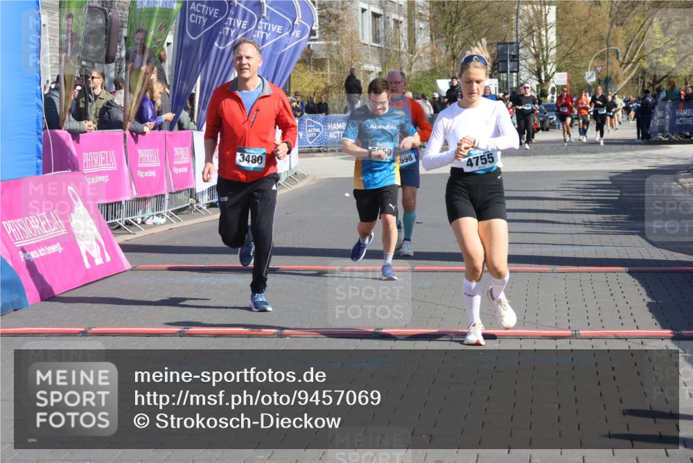 12.04.2026 - 45. Internationalen Wilhelmsburger Insellauf Strokosch-Dieckow http://msf.ph/oto/9457069 12.04.2026 10:46:41 Ziel 4755, 3480, 5050, 5598 meine-sportfotos.de