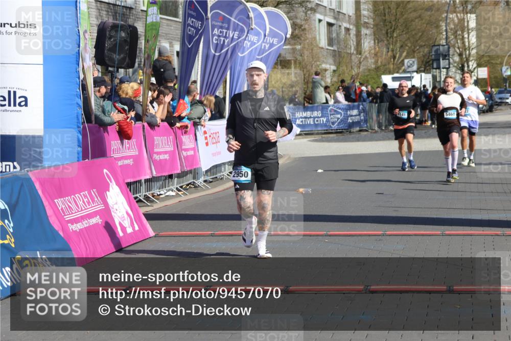 12.04.2026 - 45. Internationalen Wilhelmsburger Insellauf Strokosch-Dieckow http://msf.ph/oto/9457070 12.04.2026 11:03:40 Ziel 2950 meine-sportfotos.de