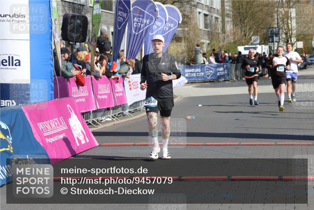 12.04.2026 - 45. Internationalen Wilhelmsburger Insellauf Strokosch-Dieckow http://msf.ph/oto/9457079 12.04.2026 11:03:40 Ziel 2950 meine-sportfotos.de