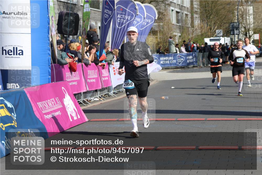 12.04.2026 - 45. Internationalen Wilhelmsburger Insellauf Strokosch-Dieckow http://msf.ph/oto/9457097 12.04.2026 11:03:41 Ziel 2950, 5460 meine-sportfotos.de
