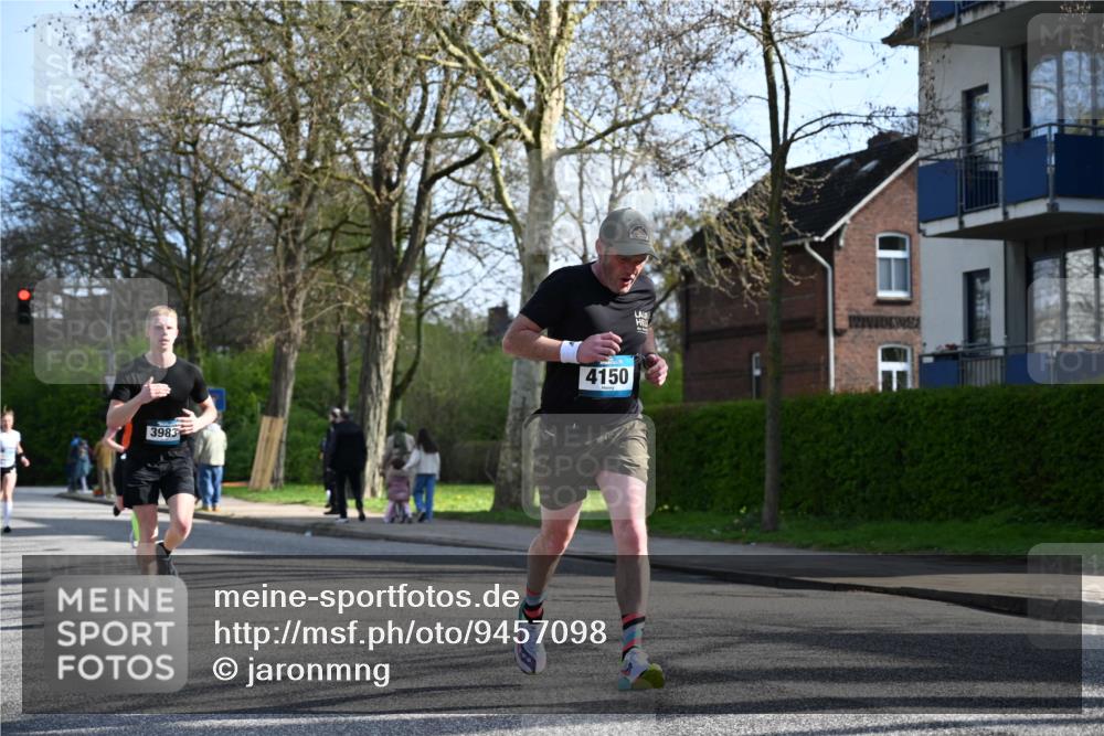 12.04.2026 - 45. Internationalen Wilhelmsburger Insellauf J. Mangold http://msf.ph/oto/9457098 12.04.2026 10:32:33 Ziel 3675, 3876, 3506, 4370, 3983, 3114, 4150, 3296, 3323, 5639, 2071, 3014, 5623, 3708, 4322, 3327, 5764, 2892 meine-sportfotos.de