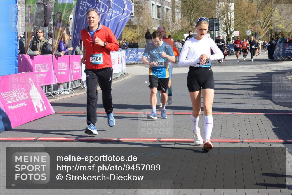 12.04.2026 - 45. Internationalen Wilhelmsburger Insellauf Strokosch-Dieckow http://msf.ph/oto/9457099 12.04.2026 10:46:41 Ziel 4755, 3480, 5050, 5598 meine-sportfotos.de