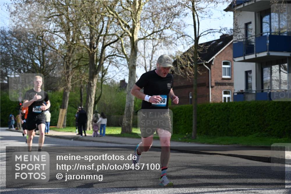 12.04.2026 - 45. Internationalen Wilhelmsburger Insellauf J. Mangold http://msf.ph/oto/9457100 12.04.2026 10:32:33 Ziel 3675, 3876, 3506, 4370, 3983, 3114, 4150, 3296, 3323, 5639, 2071, 3014, 5623, 3708, 4322, 3327, 5764, 2892 meine-sportfotos.de