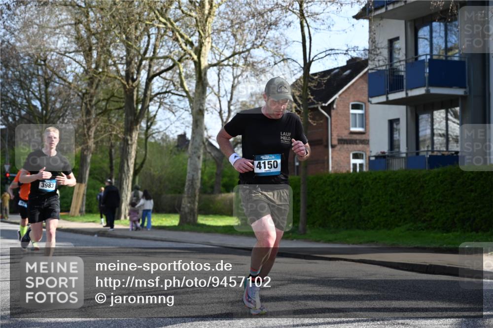 12.04.2026 - 45. Internationalen Wilhelmsburger Insellauf J. Mangold http://msf.ph/oto/9457102 12.04.2026 10:32:33 Ziel 3675, 3876, 3506, 4370, 3983, 3114, 4150, 3296, 3323, 5639, 2071, 3014, 5623, 3708, 4322, 3327, 5764, 2892 meine-sportfotos.de