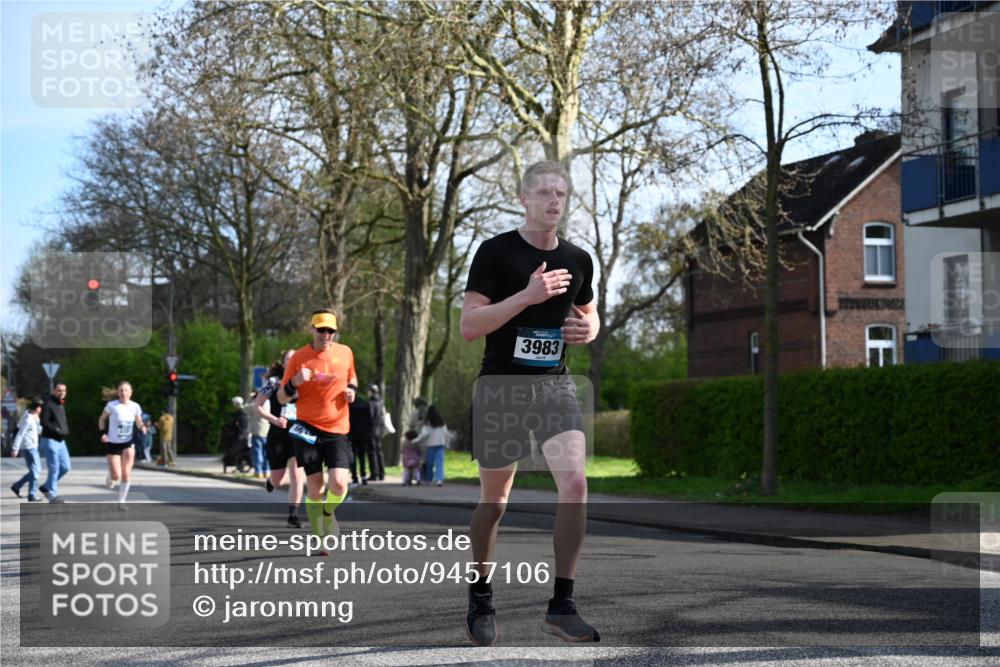 12.04.2026 - 45. Internationalen Wilhelmsburger Insellauf J. Mangold http://msf.ph/oto/9457106 12.04.2026 10:32:34 Ziel 3675, 3876, 3506, 4370, 3983, 3114, 4150, 3296, 3323, 5639, 2071, 3014, 5623, 3708, 4322, 4322, 3327, 5764, 2892 meine-sportfotos.de