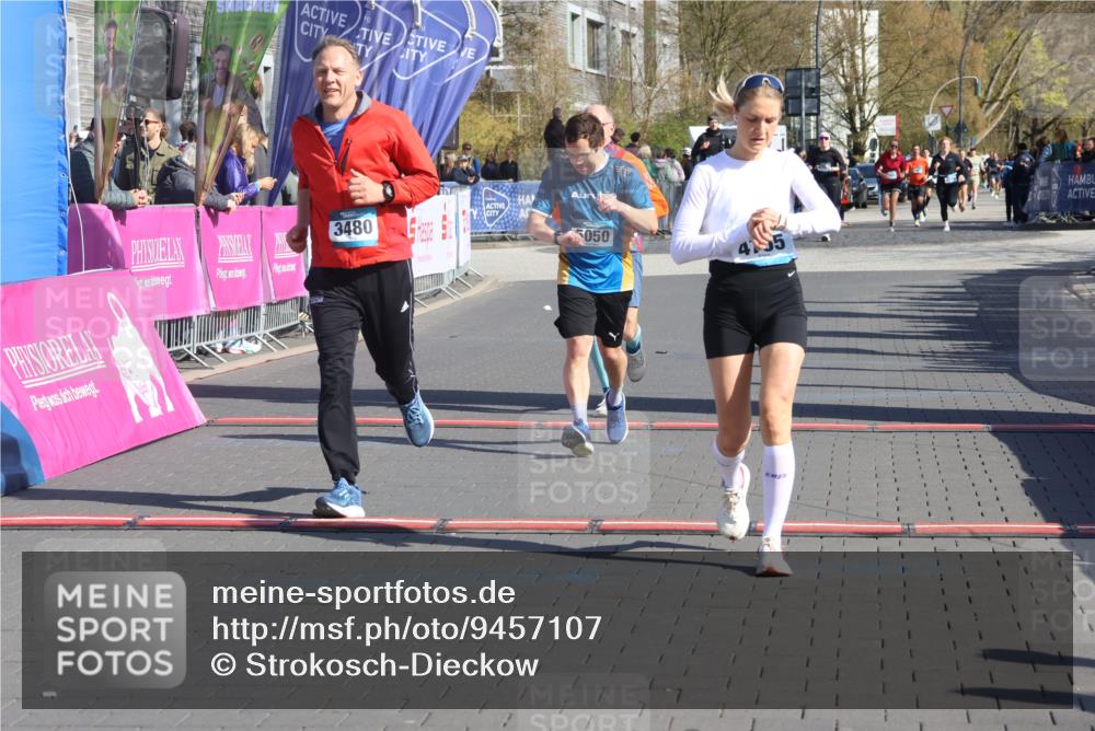 12.04.2026 - 45. Internationalen Wilhelmsburger Insellauf Strokosch-Dieckow http://msf.ph/oto/9457107 12.04.2026 10:46:41 Ziel 4755, 3480, 5050, 5598 meine-sportfotos.de