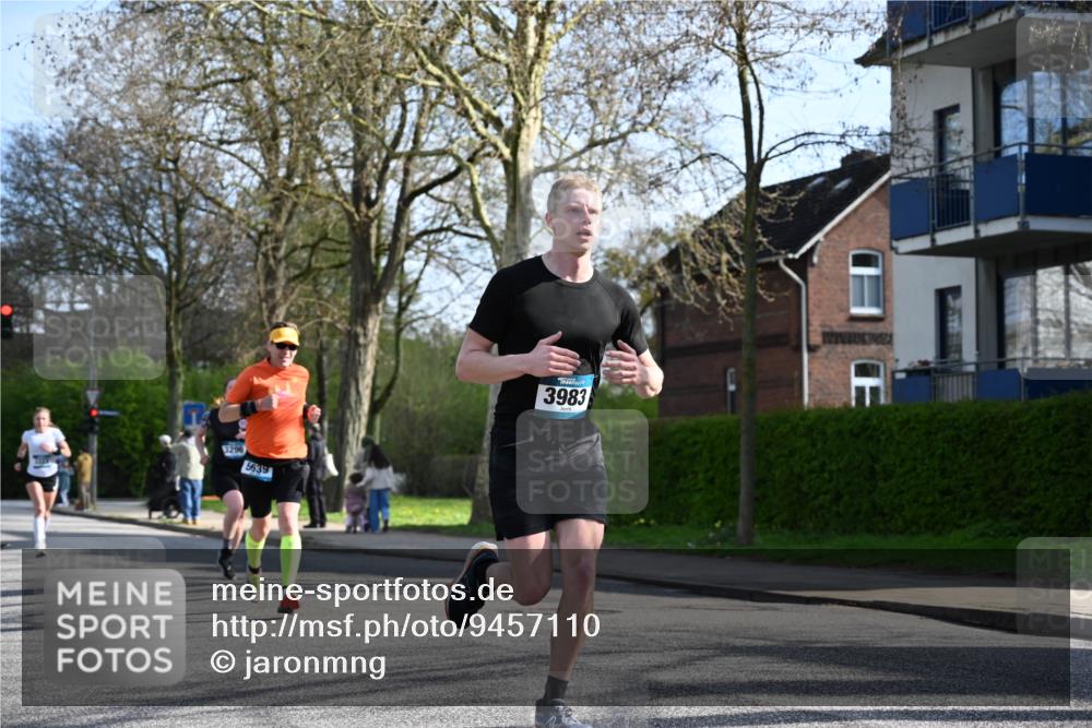 12.04.2026 - 45. Internationalen Wilhelmsburger Insellauf J. Mangold http://msf.ph/oto/9457110 12.04.2026 10:32:35 Ziel 3675, 3876, 3506, 4370, 3983, 3114, 4150, 3296, 3323, 5639, 2071, 3014, 5623, 3708, 4322, 3327, 5764, 2892 meine-sportfotos.de