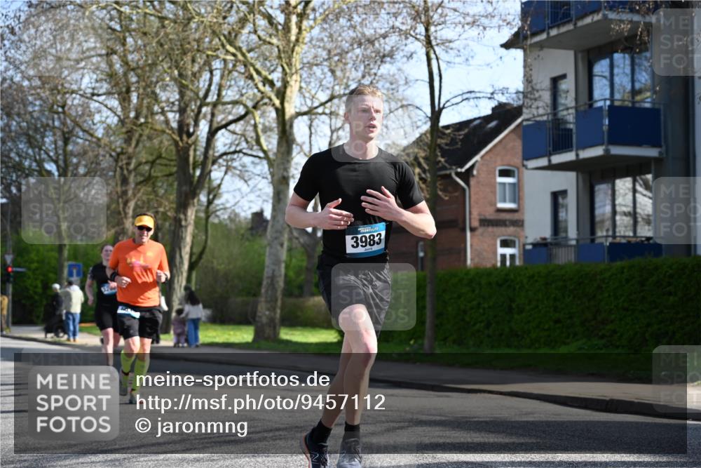 12.04.2026 - 45. Internationalen Wilhelmsburger Insellauf J. Mangold http://msf.ph/oto/9457112 12.04.2026 10:32:35 Ziel 3675, 3876, 3506, 4370, 3983, 3114, 4150, 3296, 3323, 5639, 2071, 3014, 5623, 3708, 4322, 3327, 5764, 2892 meine-sportfotos.de