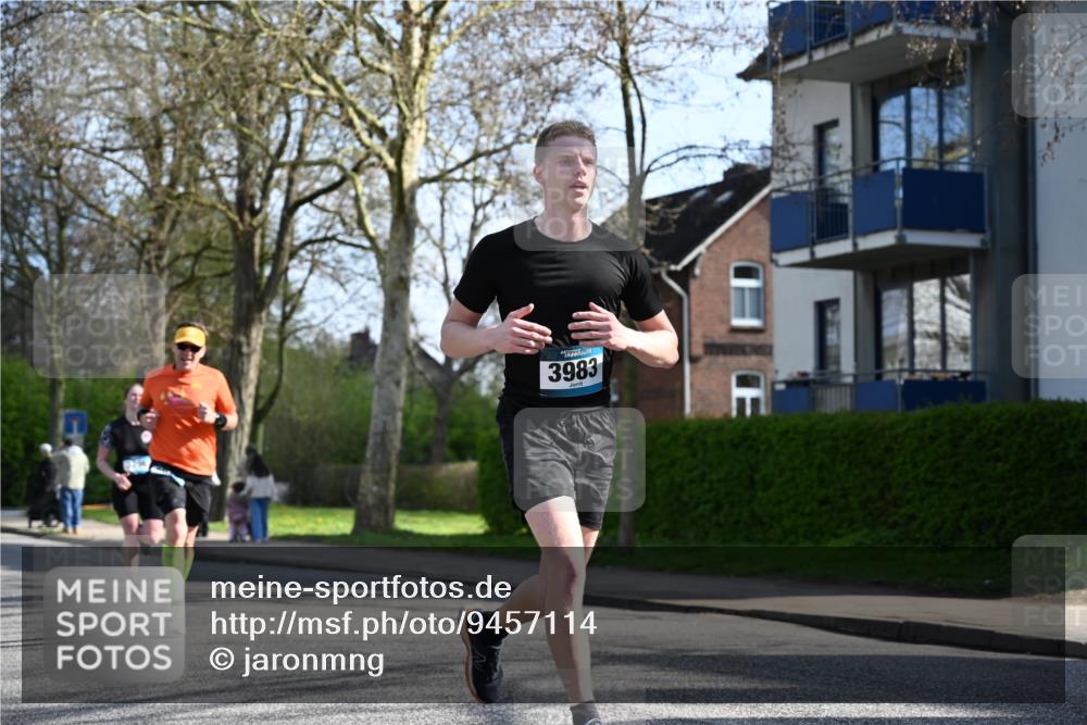 12.04.2026 - 45. Internationalen Wilhelmsburger Insellauf J. Mangold http://msf.ph/oto/9457114 12.04.2026 10:32:35 Ziel 3675, 3876, 3506, 4370, 3983, 3114, 4150, 3296, 3323, 5639, 2071, 3014, 5623, 3708, 4322, 3327, 5764, 2892 meine-sportfotos.de