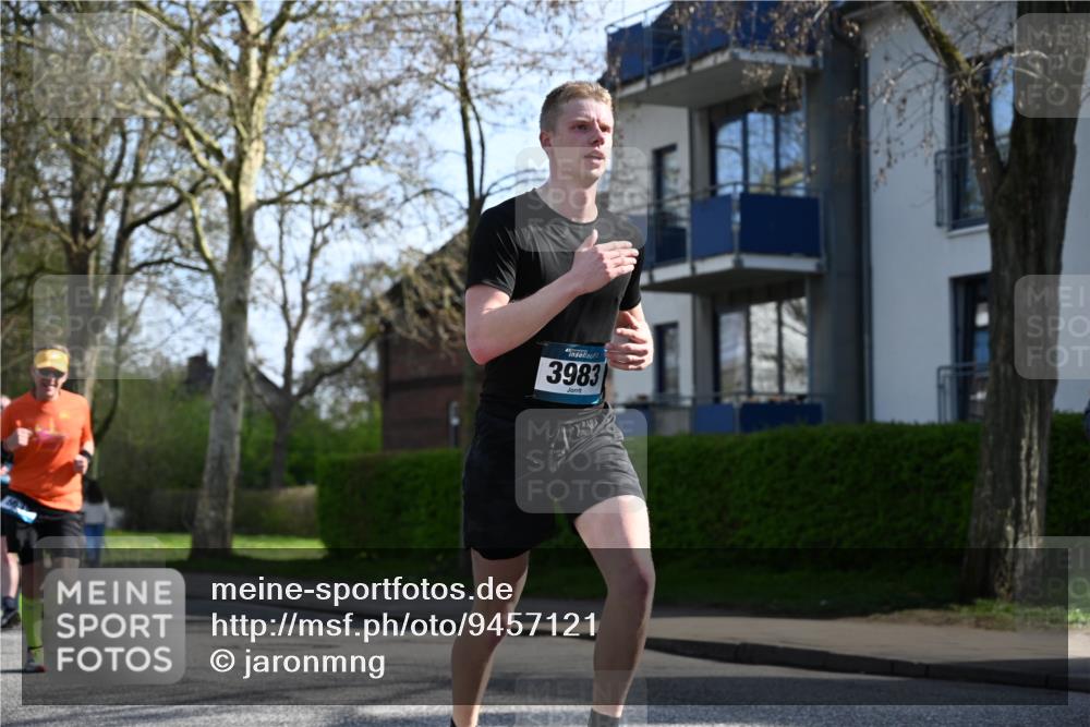 12.04.2026 - 45. Internationalen Wilhelmsburger Insellauf J. Mangold http://msf.ph/oto/9457121 12.04.2026 10:32:35 Ziel 3675, 3876, 3506, 4370, 3983, 3114, 4150, 3296, 3323, 5639, 2071, 3014, 5623, 3708, 4322, 3327, 5764, 2892 meine-sportfotos.de