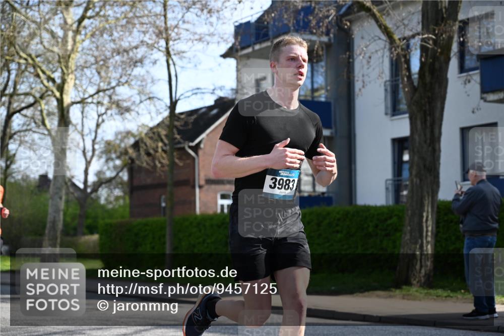 12.04.2026 - 45. Internationalen Wilhelmsburger Insellauf J. Mangold http://msf.ph/oto/9457125 12.04.2026 10:32:35 Ziel 3675, 3876, 3506, 4370, 3983, 3114, 4150, 3296, 3323, 5639, 2071, 3014, 5623, 3708, 4322, 3327, 5764, 2892 meine-sportfotos.de