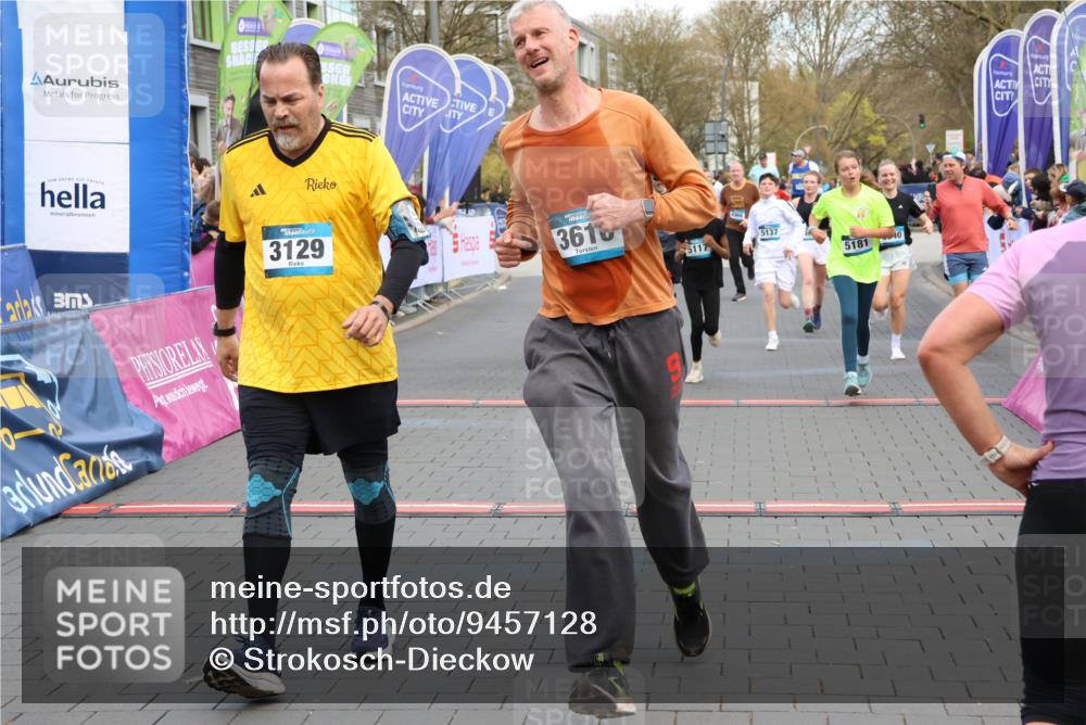 12.04.2026 - 45. Internationalen Wilhelmsburger Insellauf Strokosch-Dieckow http://msf.ph/oto/9457128 12.04.2026 13:02:42 Ziel 3129, 3616 meine-sportfotos.de