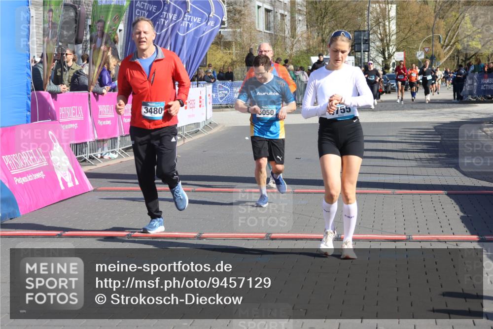 12.04.2026 - 45. Internationalen Wilhelmsburger Insellauf Strokosch-Dieckow http://msf.ph/oto/9457129 12.04.2026 10:46:41 Ziel 4755, 3480, 5050, 5598 meine-sportfotos.de
