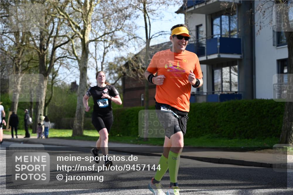 12.04.2026 - 45. Internationalen Wilhelmsburger Insellauf J. Mangold http://msf.ph/oto/9457144 12.04.2026 10:32:37 Ziel 3675, 3876, 3506, 4370, 3983, 3114, 4150, 3296, 3323, 5639, 2071, 3014, 5623, 3708, 4322, 3327, 3327, 5764, 2892 meine-sportfotos.de