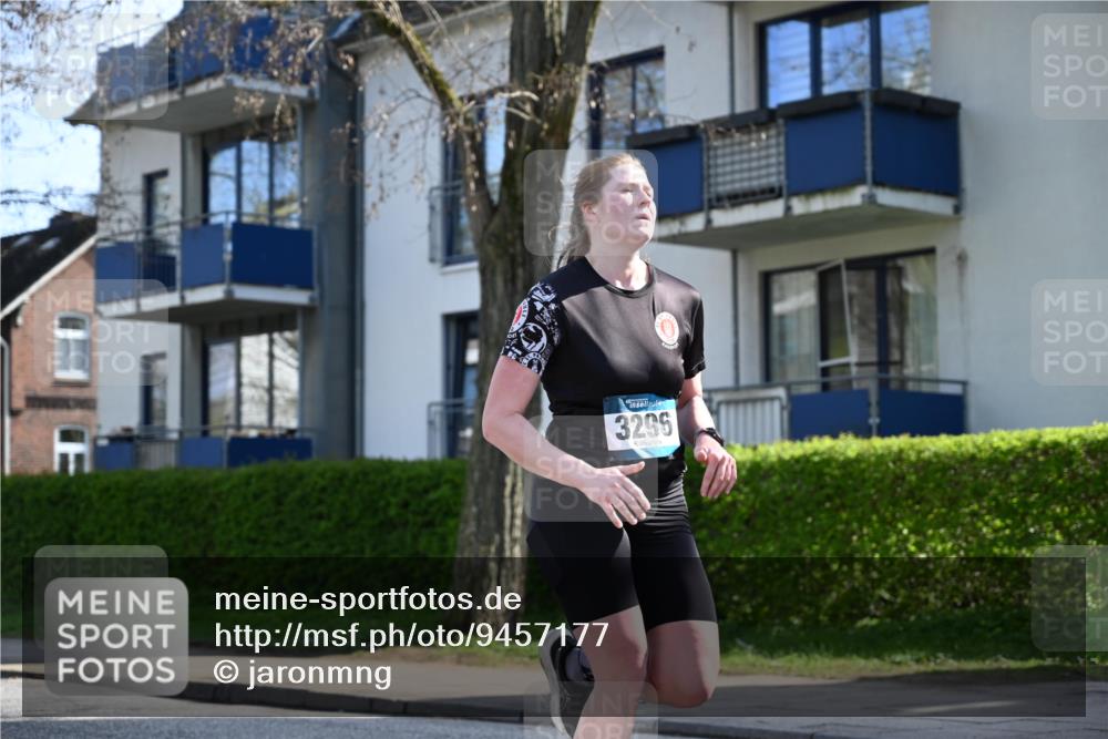 12.04.2026 - 45. Internationalen Wilhelmsburger Insellauf J. Mangold http://msf.ph/oto/9457177 12.04.2026 10:32:38 Ziel 3506, 4370, 3983, 3114, 4150, 3296, 3323, 5639, 2071, 3014, 5623, 3708, 4322, 3327, 5764, 2892 meine-sportfotos.de