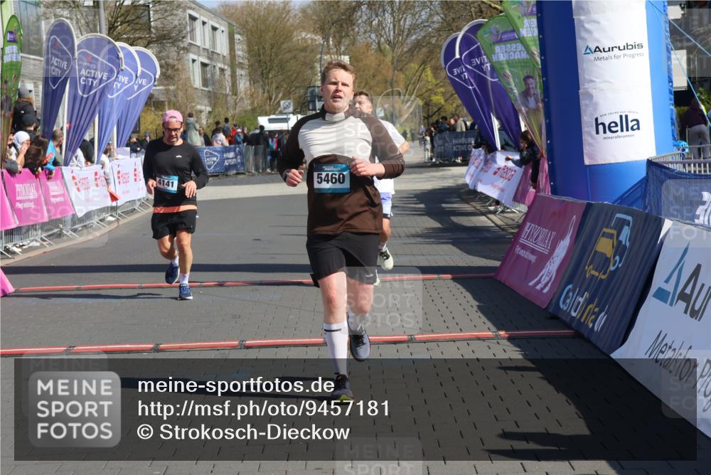 12.04.2026 - 45. Internationalen Wilhelmsburger Insellauf Strokosch-Dieckow http://msf.ph/oto/9457181 12.04.2026 11:03:45 Ziel 2950, 5460, 4141, 2422 meine-sportfotos.de