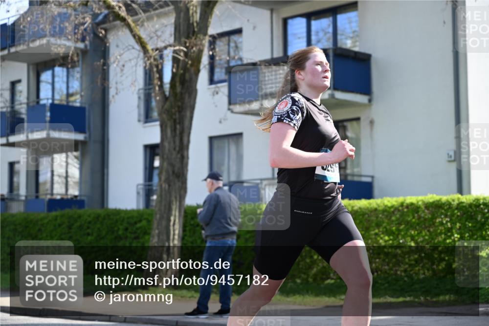 12.04.2026 - 45. Internationalen Wilhelmsburger Insellauf J. Mangold http://msf.ph/oto/9457182 12.04.2026 10:32:39 Ziel 4370, 3983, 3114, 4150, 3296, 3323, 5639, 2071, 3014, 5623, 3708, 4322, 3327, 5764, 2892 meine-sportfotos.de