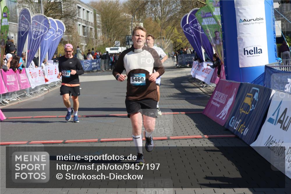 12.04.2026 - 45. Internationalen Wilhelmsburger Insellauf Strokosch-Dieckow http://msf.ph/oto/9457197 12.04.2026 11:03:46 Ziel 5460, 4141, 2422 meine-sportfotos.de