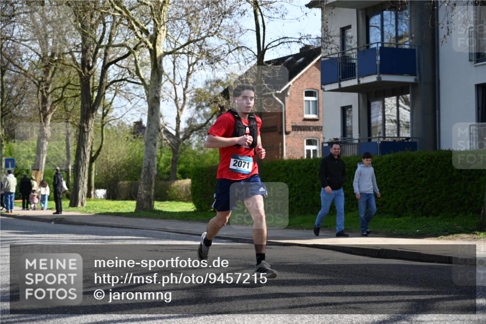 12.04.2026 - 45. Internationalen Wilhelmsburger Insellauf J. Mangold http://msf.ph/oto/9457215 12.04.2026 10:32:47 Ziel 4150, 3296, 3323, 5639, 2071, 3014, 5623, 3708, 4322, 3327, 5764, 2892, 5821, 4738, 2893 meine-sportfotos.de