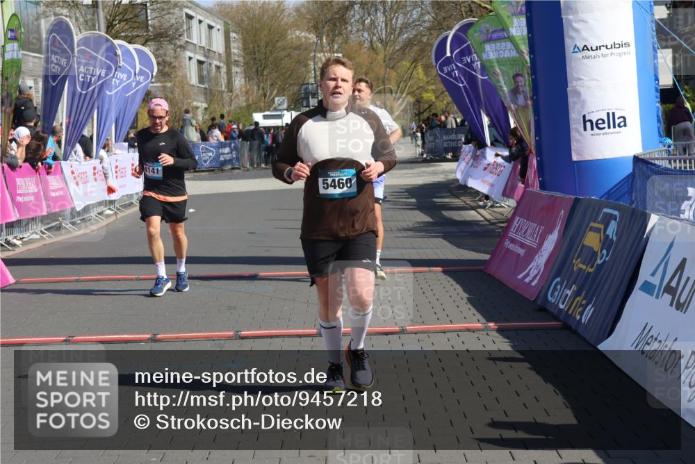 12.04.2026 - 45. Internationalen Wilhelmsburger Insellauf Strokosch-Dieckow http://msf.ph/oto/9457218 12.04.2026 11:03:46 Ziel 5460, 4141, 2422 meine-sportfotos.de