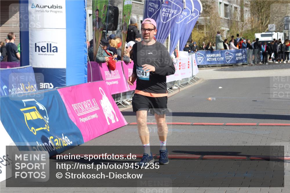 12.04.2026 - 45. Internationalen Wilhelmsburger Insellauf Strokosch-Dieckow http://msf.ph/oto/9457235 12.04.2026 11:03:47 Ziel 5460, 4141, 2422 meine-sportfotos.de
