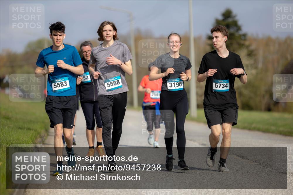 12.04.2026 - 45. Internationalen Wilhelmsburger Insellauf Michael Strokosch http://msf.ph/oto/9457238 12.04.2026 10:04:31 Laufen 5583, 352, 5558, 3196, 5734 meine-sportfotos.de