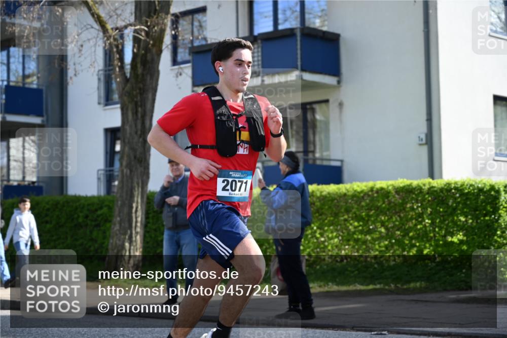 12.04.2026 - 45. Internationalen Wilhelmsburger Insellauf J. Mangold http://msf.ph/oto/9457243 12.04.2026 10:32:48 Ziel 3296, 3323, 5639, 2071, 3014, 5623, 3708, 4322, 3327, 5764, 2892, 5821, 4738, 2893 meine-sportfotos.de