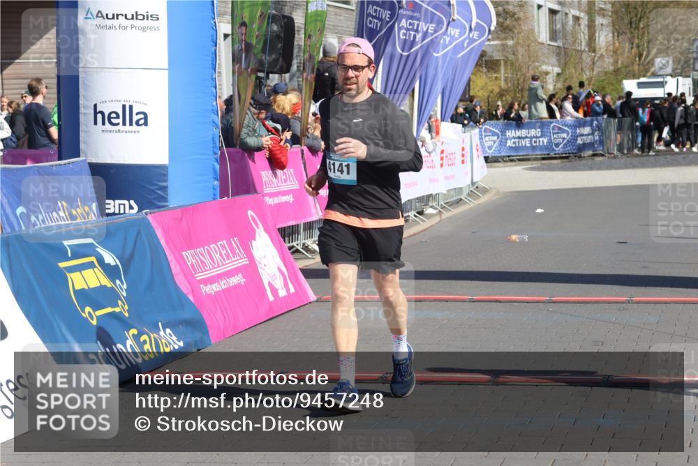 12.04.2026 - 45. Internationalen Wilhelmsburger Insellauf Strokosch-Dieckow http://msf.ph/oto/9457248 12.04.2026 11:03:47 Ziel 5460, 4141, 2422 meine-sportfotos.de