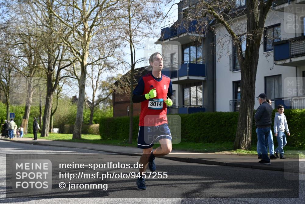 12.04.2026 - 45. Internationalen Wilhelmsburger Insellauf J. Mangold http://msf.ph/oto/9457255 12.04.2026 10:32:51 Ziel 2071, 3014, 5623, 3708, 4322, 3327, 5764, 2892, 5821, 4738, 2893, 5843 meine-sportfotos.de