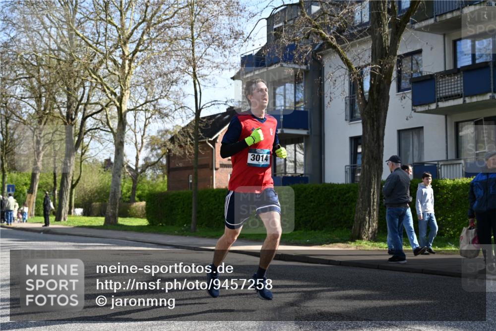 12.04.2026 - 45. Internationalen Wilhelmsburger Insellauf J. Mangold http://msf.ph/oto/9457258 12.04.2026 10:32:51 Ziel 2071, 3014, 5623, 3708, 4322, 3327, 5764, 2892, 5821, 4738, 2893, 5843 meine-sportfotos.de
