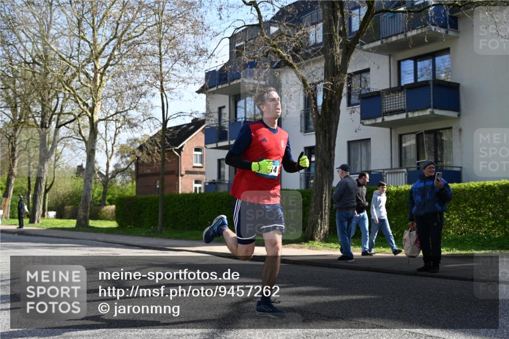 12.04.2026 - 45. Internationalen Wilhelmsburger Insellauf J. Mangold http://msf.ph/oto/9457262 12.04.2026 10:32:51 Ziel 2071, 3014, 5623, 3708, 4322, 3327, 5764, 2892, 5821, 4738, 2893, 5843 meine-sportfotos.de
