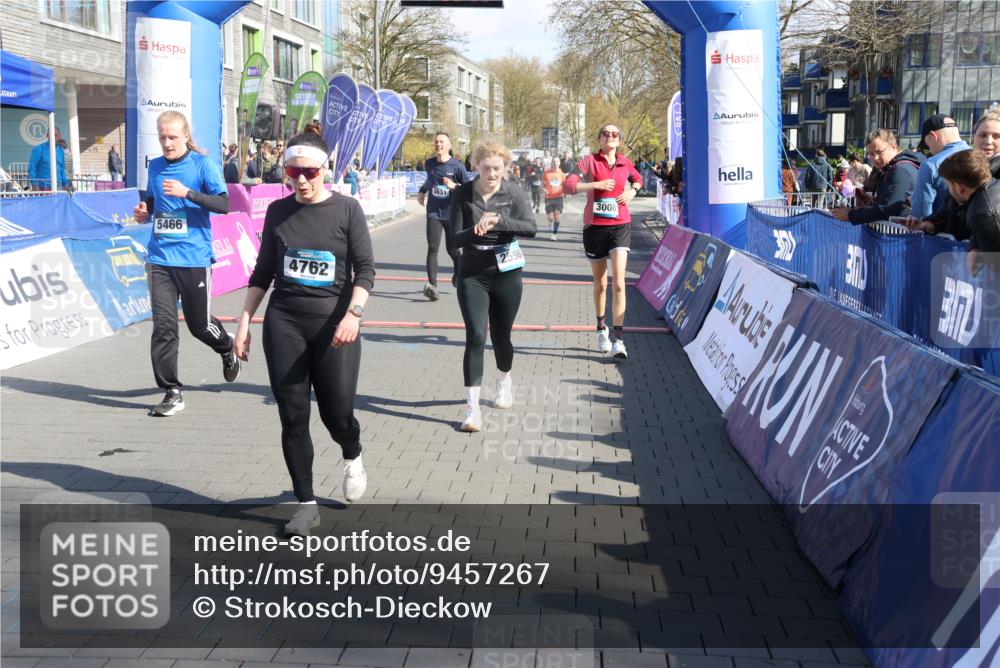 12.04.2026 - 45. Internationalen Wilhelmsburger Insellauf Strokosch-Dieckow http://msf.ph/oto/9457267 12.04.2026 10:46:53 Ziel 3635, 4762, 5466, 2596, 3008, 4631, 2841 meine-sportfotos.de
