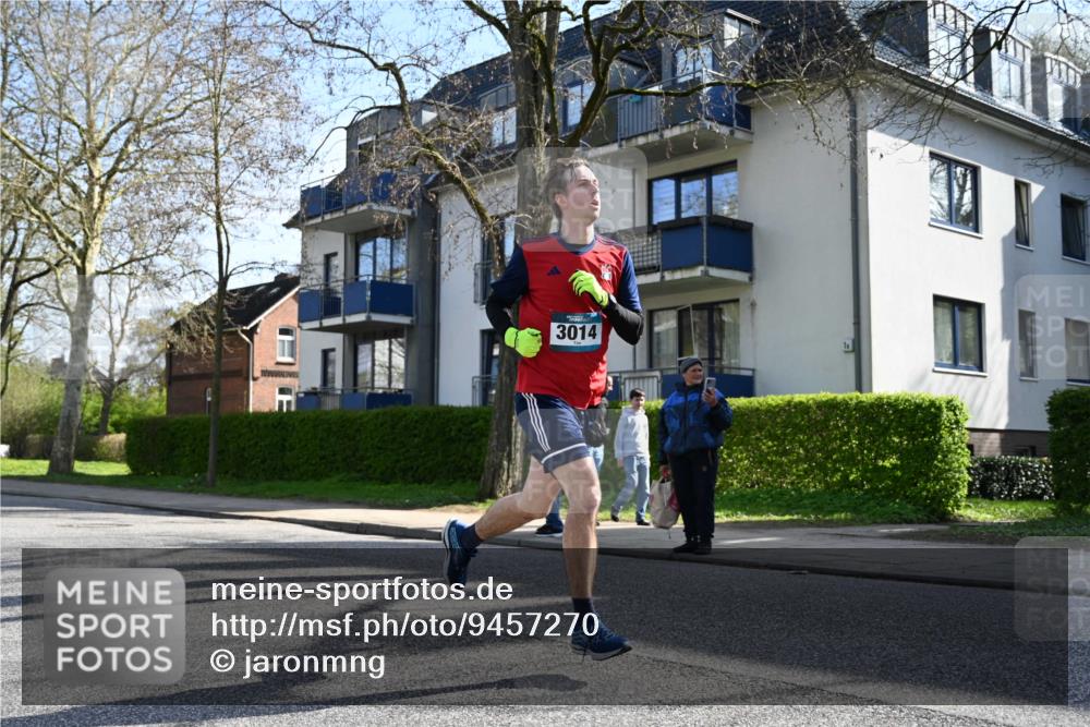 12.04.2026 - 45. Internationalen Wilhelmsburger Insellauf J. Mangold http://msf.ph/oto/9457270 12.04.2026 10:32:51 Ziel 2071, 3014, 5623, 3708, 4322, 3327, 5764, 2892, 5821, 4738, 2893, 5843 meine-sportfotos.de