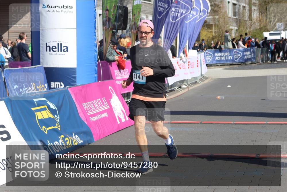 12.04.2026 - 45. Internationalen Wilhelmsburger Insellauf Strokosch-Dieckow http://msf.ph/oto/9457280 12.04.2026 11:03:47 Ziel 5460, 4141, 2422 meine-sportfotos.de