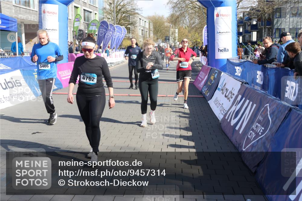 12.04.2026 - 45. Internationalen Wilhelmsburger Insellauf Strokosch-Dieckow http://msf.ph/oto/9457314 12.04.2026 10:46:53 Ziel 3635, 4762, 5466, 2596, 3008, 4631, 2841 meine-sportfotos.de
