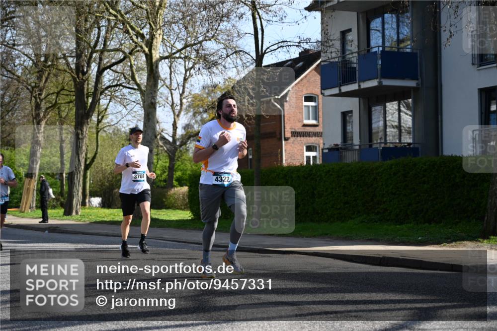 12.04.2026 - 45. Internationalen Wilhelmsburger Insellauf J. Mangold http://msf.ph/oto/9457331 12.04.2026 10:32:59 Ziel 5623, 3708, 4322, 3327, 5764, 2892, 5821, 4738, 2893, 5821, 4738, 2893, 5843, 3447, 4441 meine-sportfotos.de