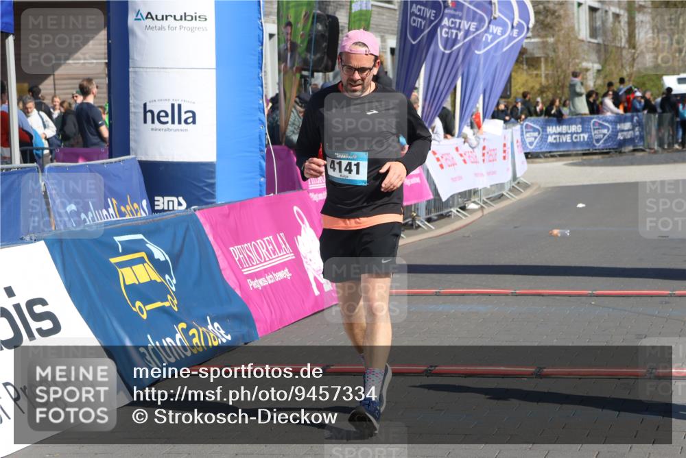 12.04.2026 - 45. Internationalen Wilhelmsburger Insellauf Strokosch-Dieckow http://msf.ph/oto/9457334 12.04.2026 11:03:48 Ziel 5460, 4141, 2422 meine-sportfotos.de