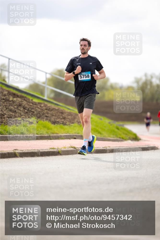 12.04.2026 - 45. Internationalen Wilhelmsburger Insellauf Michael Strokosch http://msf.ph/oto/9457342 12.04.2026 12:36:13 Laufen 5758 meine-sportfotos.de