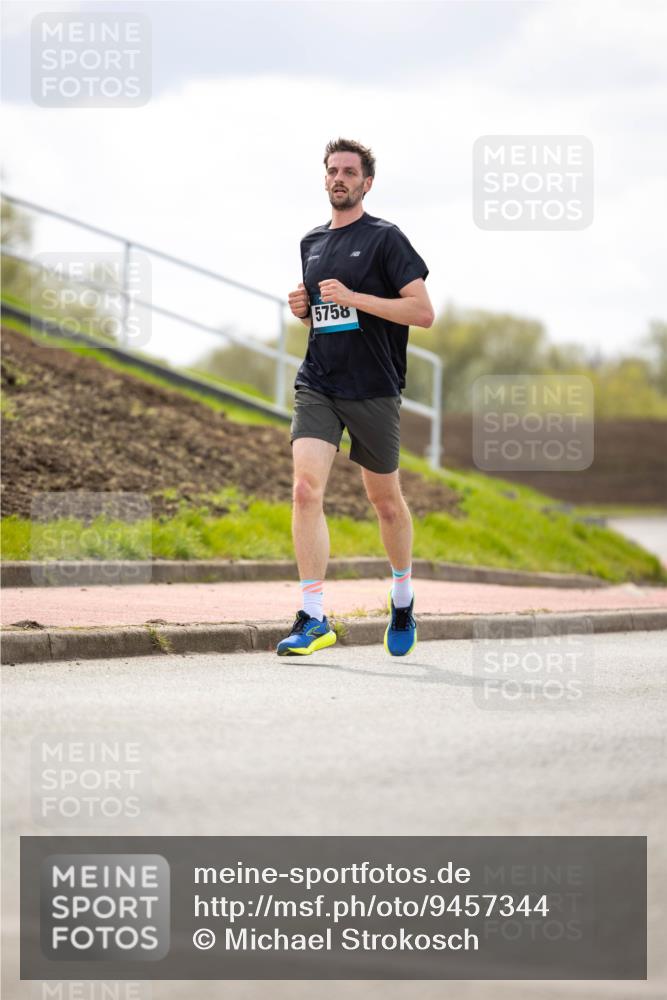 12.04.2026 - 45. Internationalen Wilhelmsburger Insellauf Michael Strokosch http://msf.ph/oto/9457344 12.04.2026 12:36:13 Laufen 5758 meine-sportfotos.de