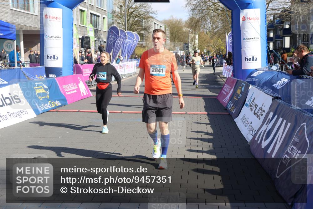 12.04.2026 - 45. Internationalen Wilhelmsburger Insellauf Strokosch-Dieckow http://msf.ph/oto/9457351 12.04.2026 10:47:00 Ziel 2841, 5726, 5562, 3484, 4331, 3553, 3713 meine-sportfotos.de