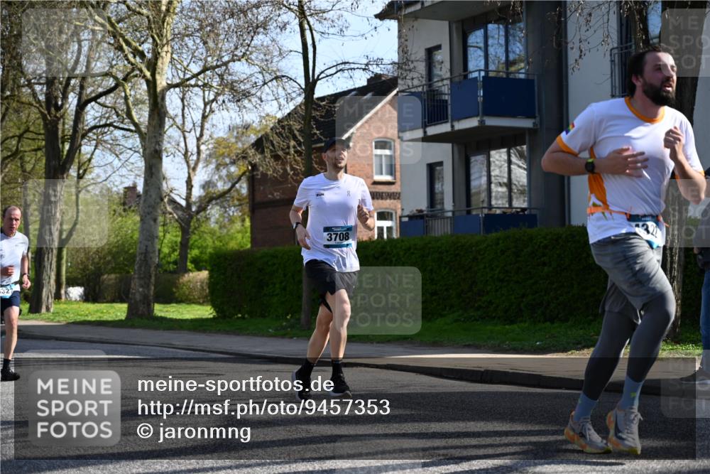 12.04.2026 - 45. Internationalen Wilhelmsburger Insellauf J. Mangold http://msf.ph/oto/9457353 12.04.2026 10:33:01 Ziel 5623, 3708, 4322, 3327, 5764, 2892, 5821, 4738, 2893, 5843, 5843, 3447, 4441 meine-sportfotos.de