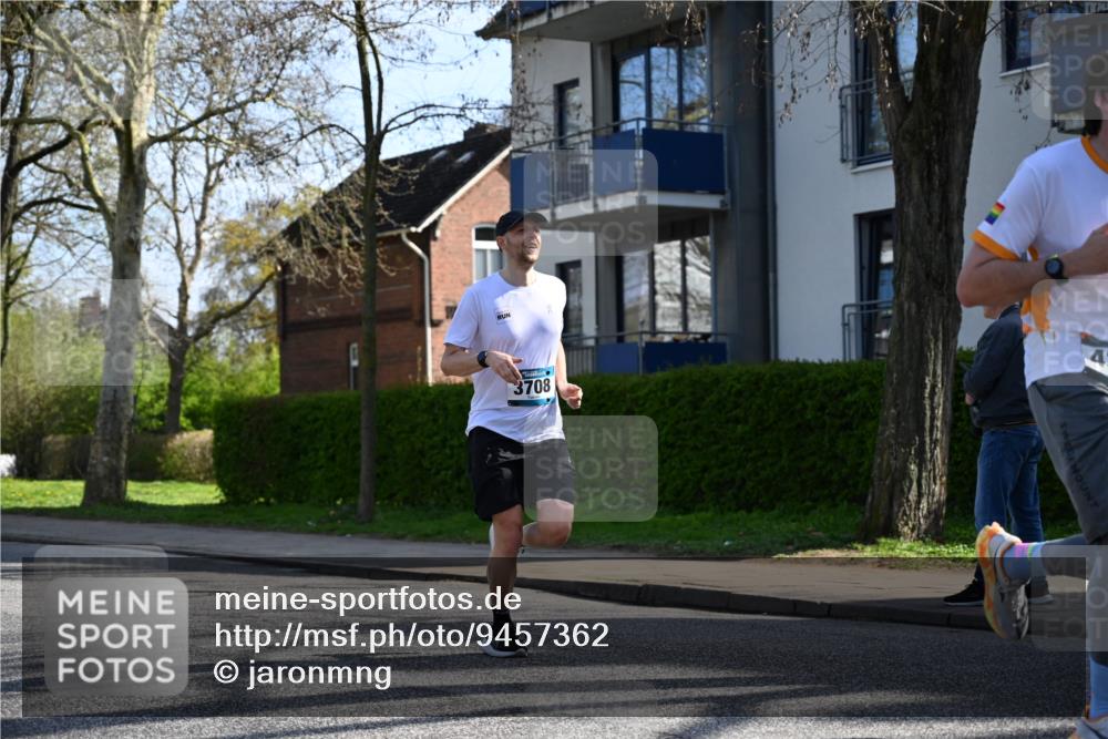 12.04.2026 - 45. Internationalen Wilhelmsburger Insellauf J. Mangold http://msf.ph/oto/9457362 12.04.2026 10:33:01 Ziel 5623, 3708, 4322, 3327, 5764, 2892, 5821, 4738, 2893, 5843, 5843, 3447, 4441 meine-sportfotos.de