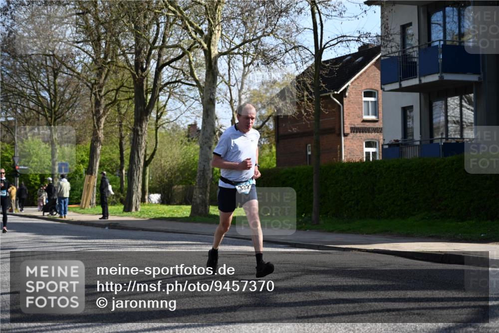 12.04.2026 - 45. Internationalen Wilhelmsburger Insellauf J. Mangold http://msf.ph/oto/9457370 12.04.2026 10:33:02 Ziel 5623, 3708, 4322, 3327, 5764, 2892, 5821, 4738, 2893, 5843, 3447, 4441, 4945 meine-sportfotos.de