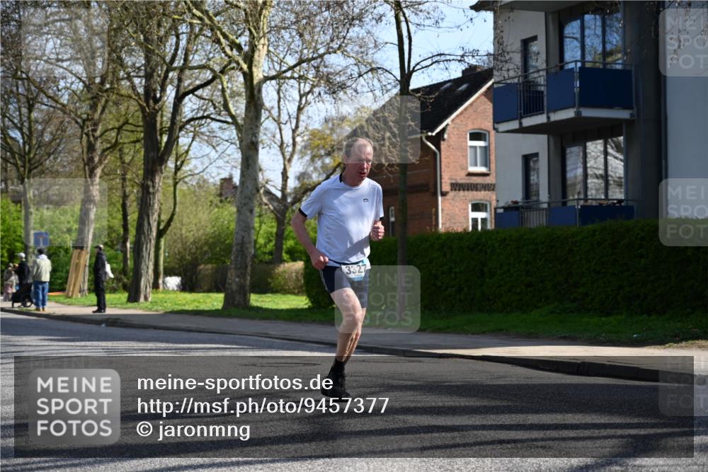 12.04.2026 - 45. Internationalen Wilhelmsburger Insellauf J. Mangold http://msf.ph/oto/9457377 12.04.2026 10:33:02 Ziel 5623, 3708, 4322, 3327, 5764, 2892, 5821, 4738, 2893, 5843, 3447, 4441, 4945 meine-sportfotos.de
